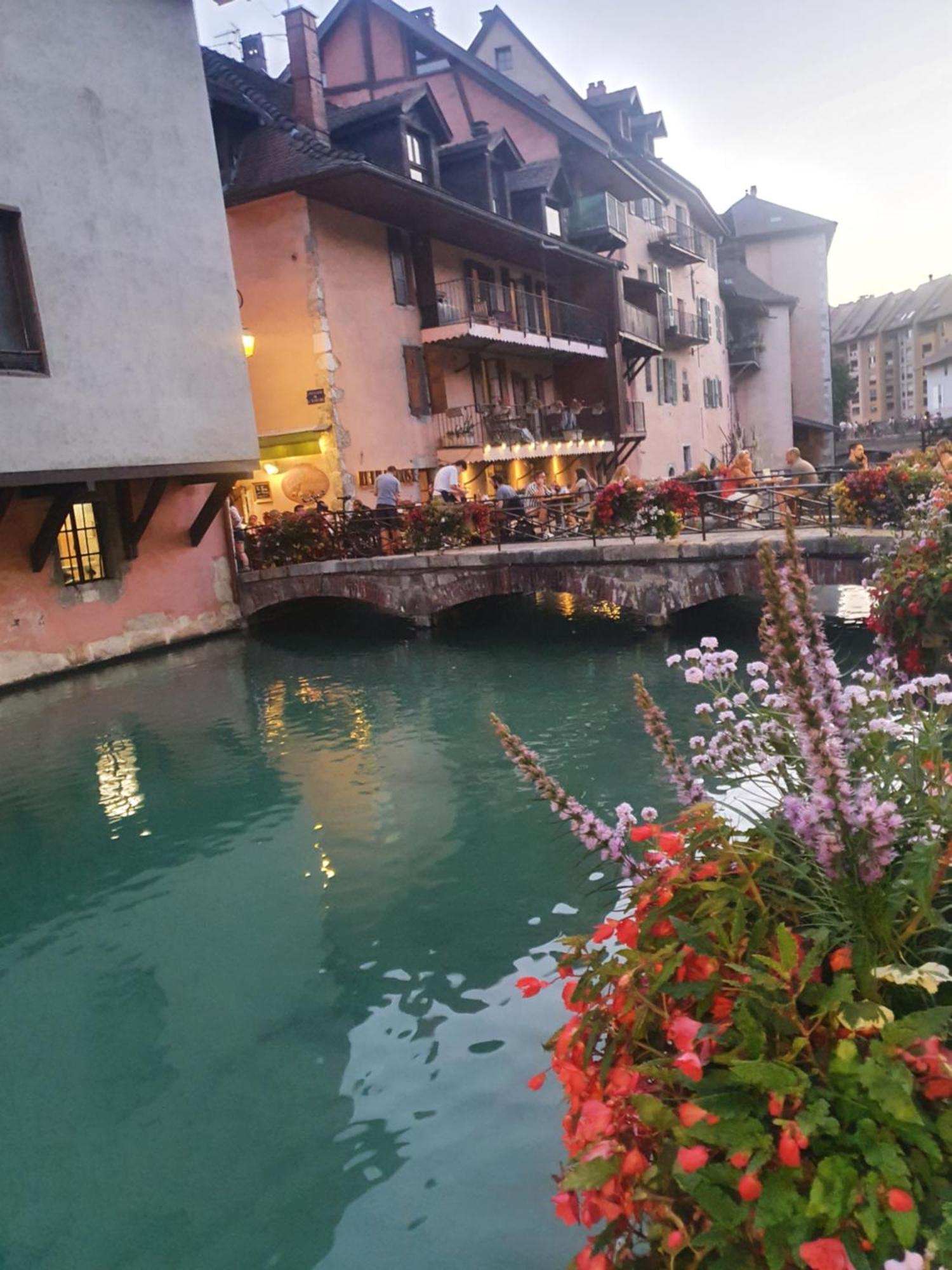 Hyper Centre Annecy Et Bord Du Lac Extérieur photo