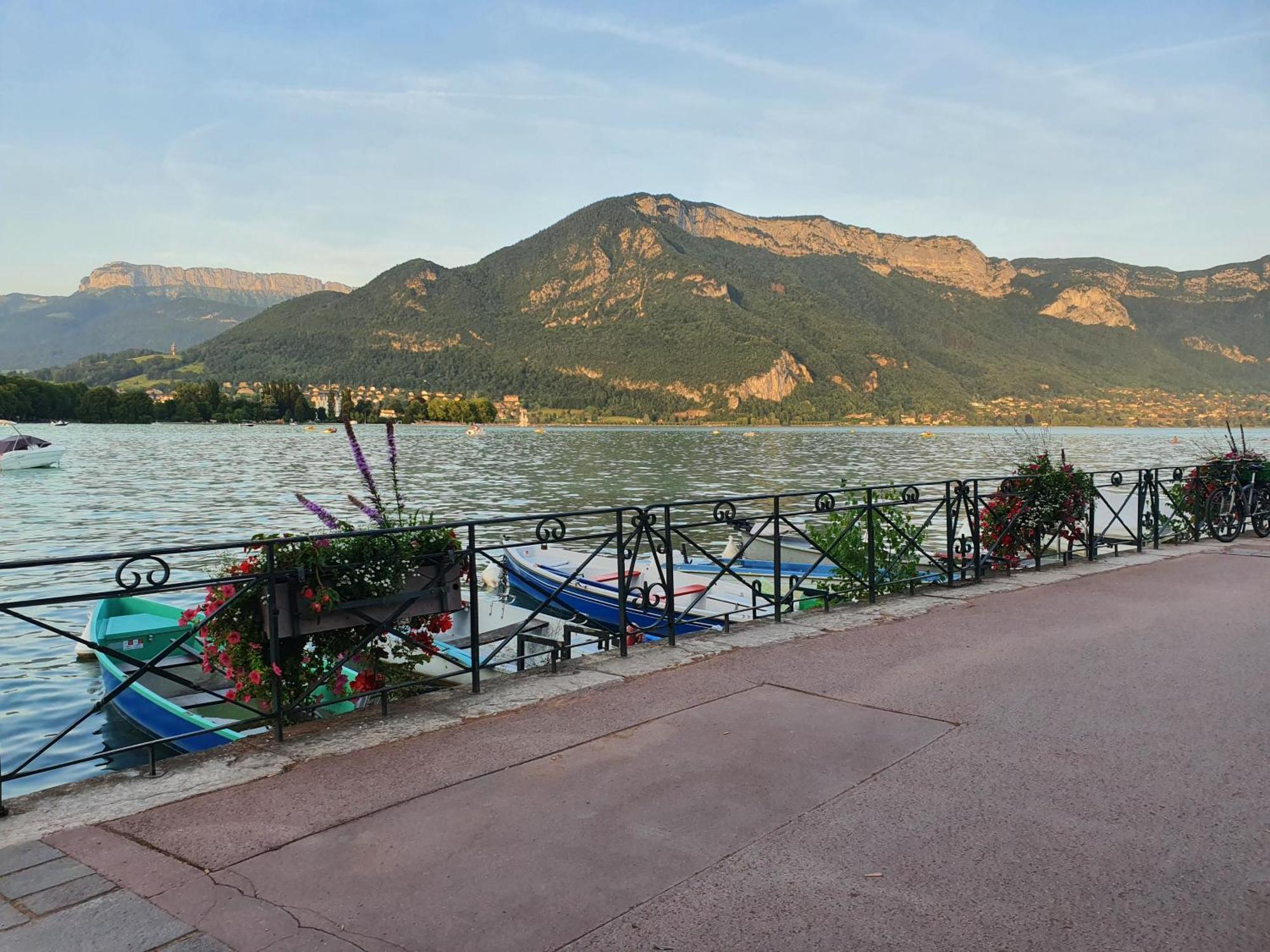 Hyper Centre Annecy Et Bord Du Lac Extérieur photo